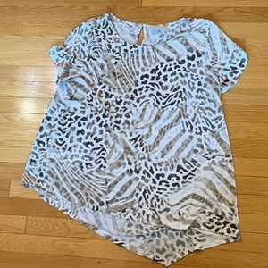 Chico’s Size 3 (US 16) Animal Print Asymmetrical Hem Short Sleeve Blouse